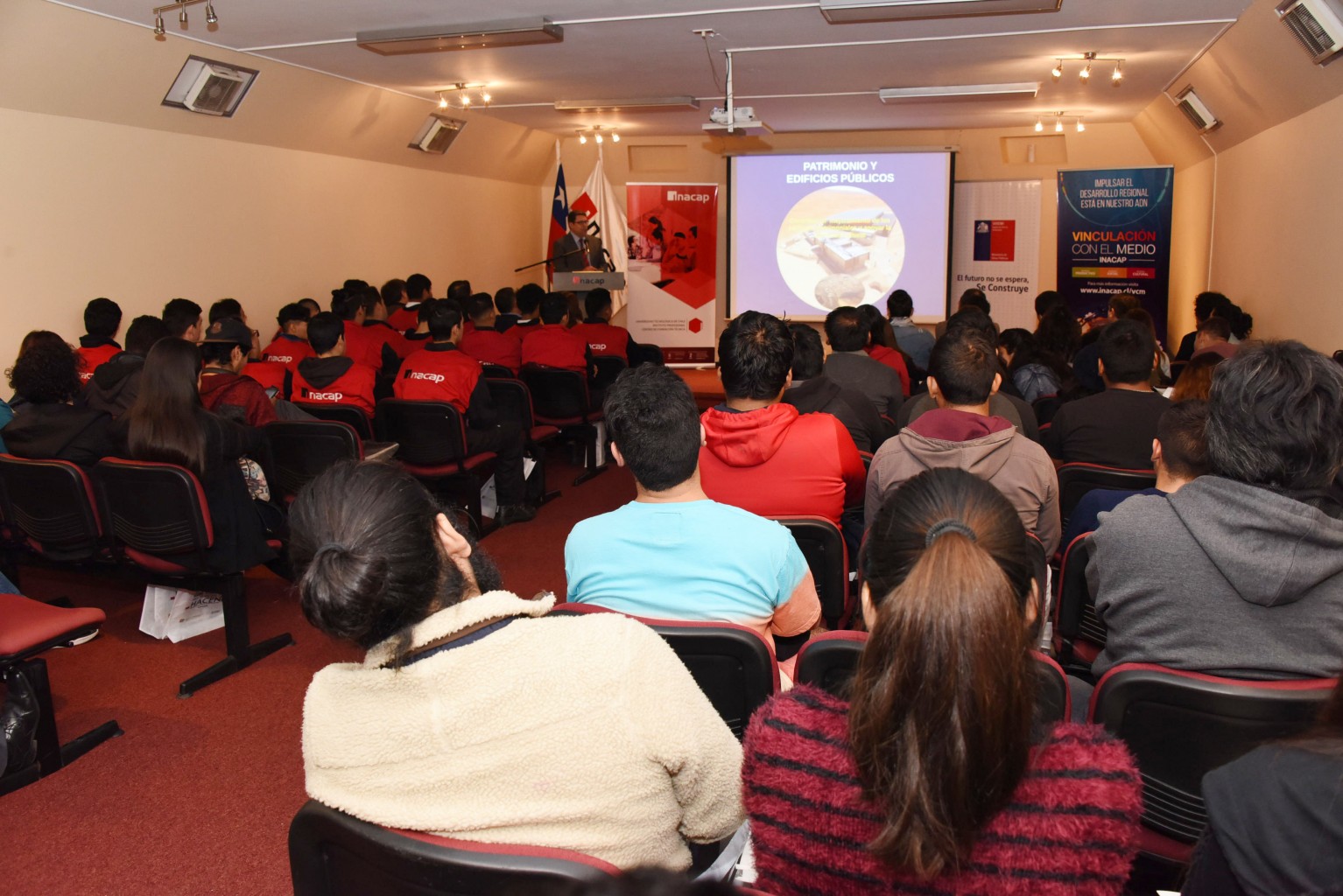 ESTUDIANTES INACAP.JPG